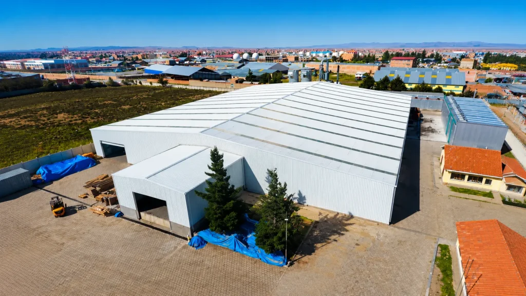 Aerial view of the completed 4,320 m² steel structure warehouse building in El Alto, Bolivia