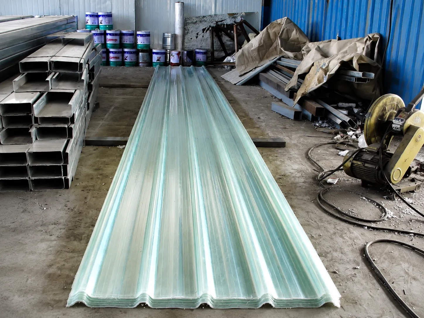 Translucent roof daylighting panels prepared for installation on the 4,320 m² Bolivia steel structure warehouse.